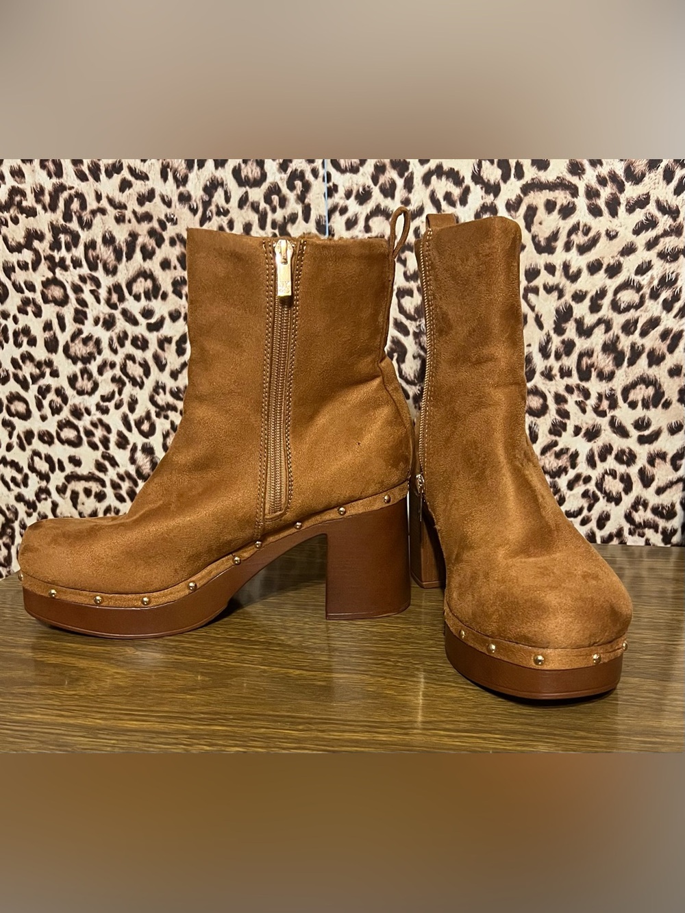 NY&C Brown Ankle Boots w/ Gold Studs and Fuzzy Lining sz 10 Excellent condition